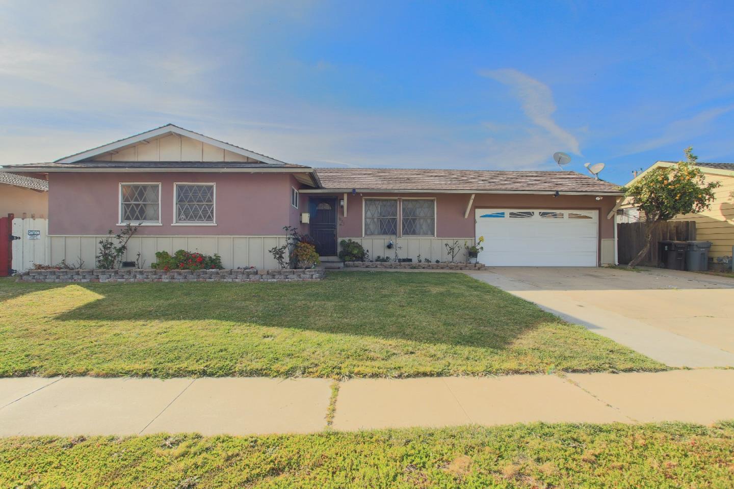 Detail Gallery Image 1 of 1 For 1823 Redondo Way, Salinas,  CA 93906 - 3 Beds | 1/1 Baths