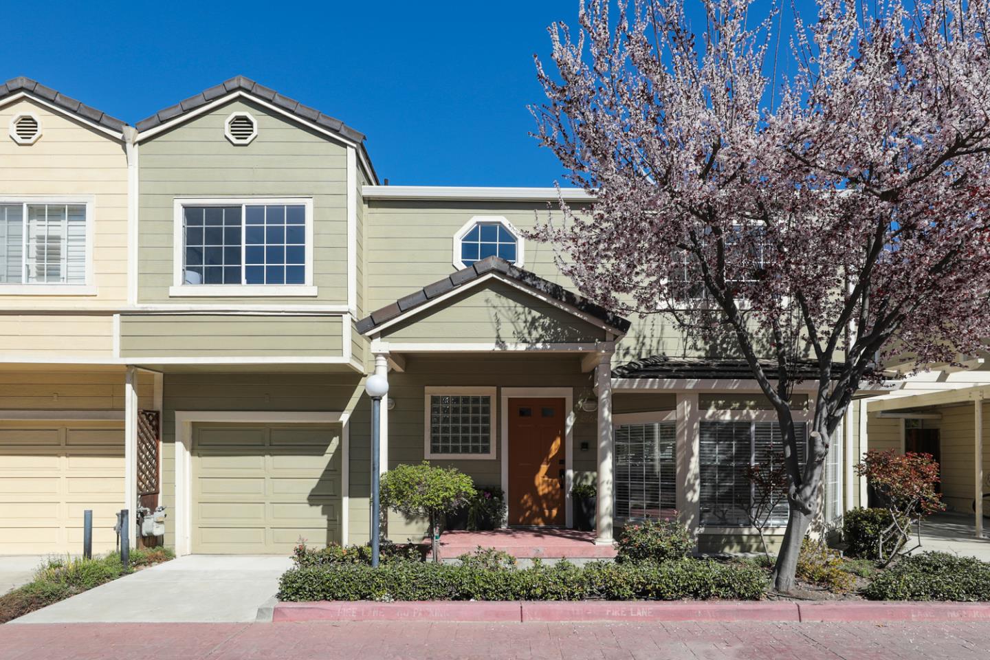 Detail Gallery Image 1 of 1 For 2064 Rialto Ct, Mountain View,  CA 94043 - 3 Beds | 2/1 Baths