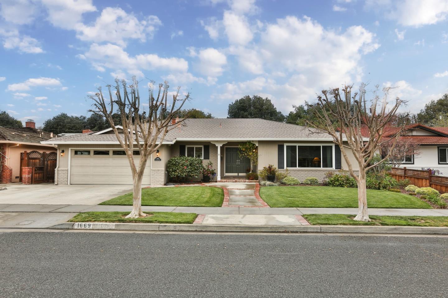 Detail Gallery Image 1 of 1 For 1669 Sweetbriar Dr, San Jose,  CA 95125 - 3 Beds | 2/1 Baths