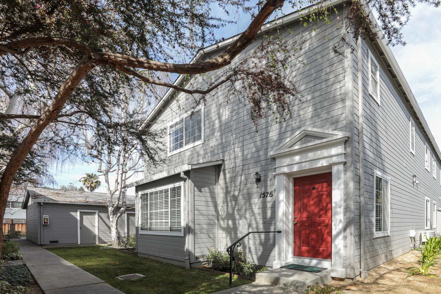 Detail Gallery Image 1 of 1 For 1576 Hudson St, Redwood City,  CA 94061 - 3 Beds | 2/1 Baths