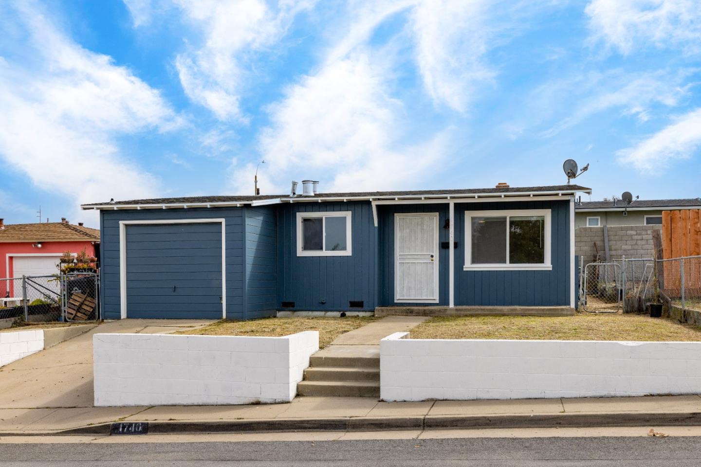 Detail Gallery Image 1 of 1 For 1740 Judson St, Seaside,  CA 93955 - 3 Beds | 1 Baths