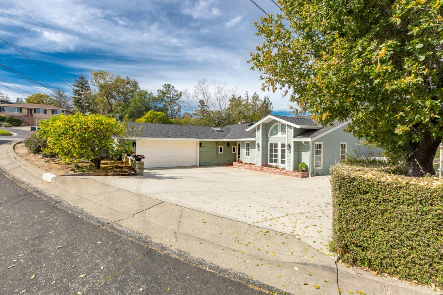 Detail Gallery Image 1 of 1 For 3654 Altamont Way, Redwood City,  CA 94062 - 3 Beds | 3/1 Baths