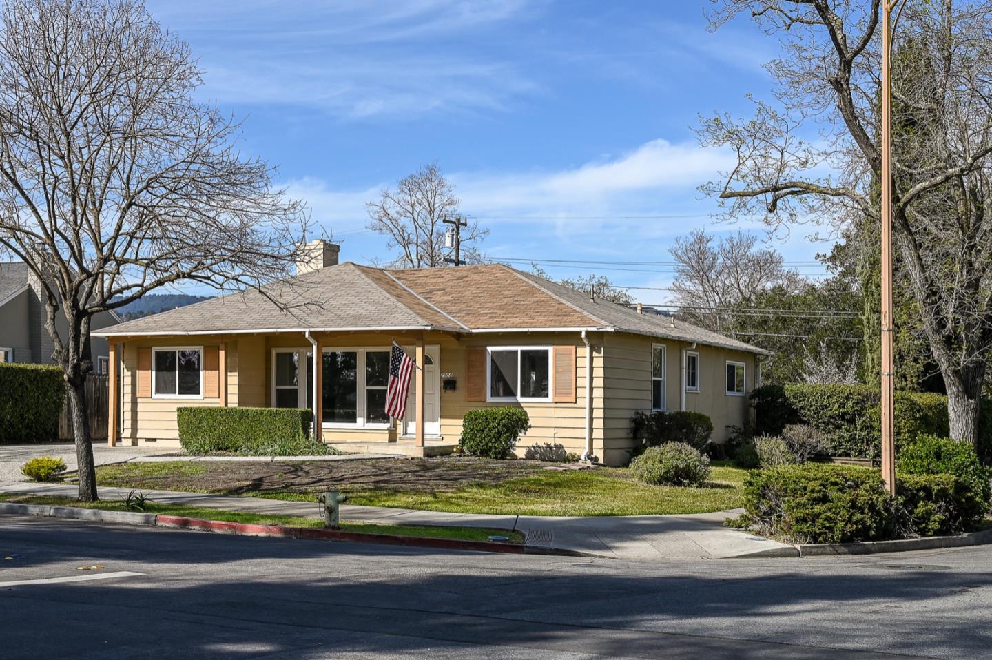 Detail Gallery Image 1 of 1 For 2508 Hampton Ave, Redwood City,  CA 94061 - 3 Beds | 2 Baths