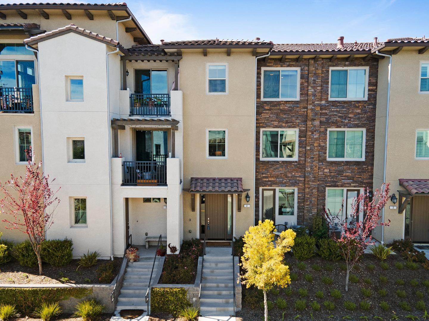 Detail Gallery Image 1 of 1 For 3097 Lina St #4,  San Jose,  CA 95136 - 4 Beds | 3/1 Baths
