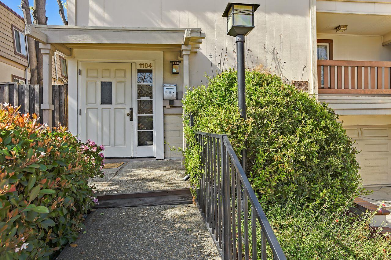 Detail Gallery Image 1 of 1 For 1104 Whipple Ave #3,  Redwood City,  CA 94062 - 3 Beds | 2 Baths