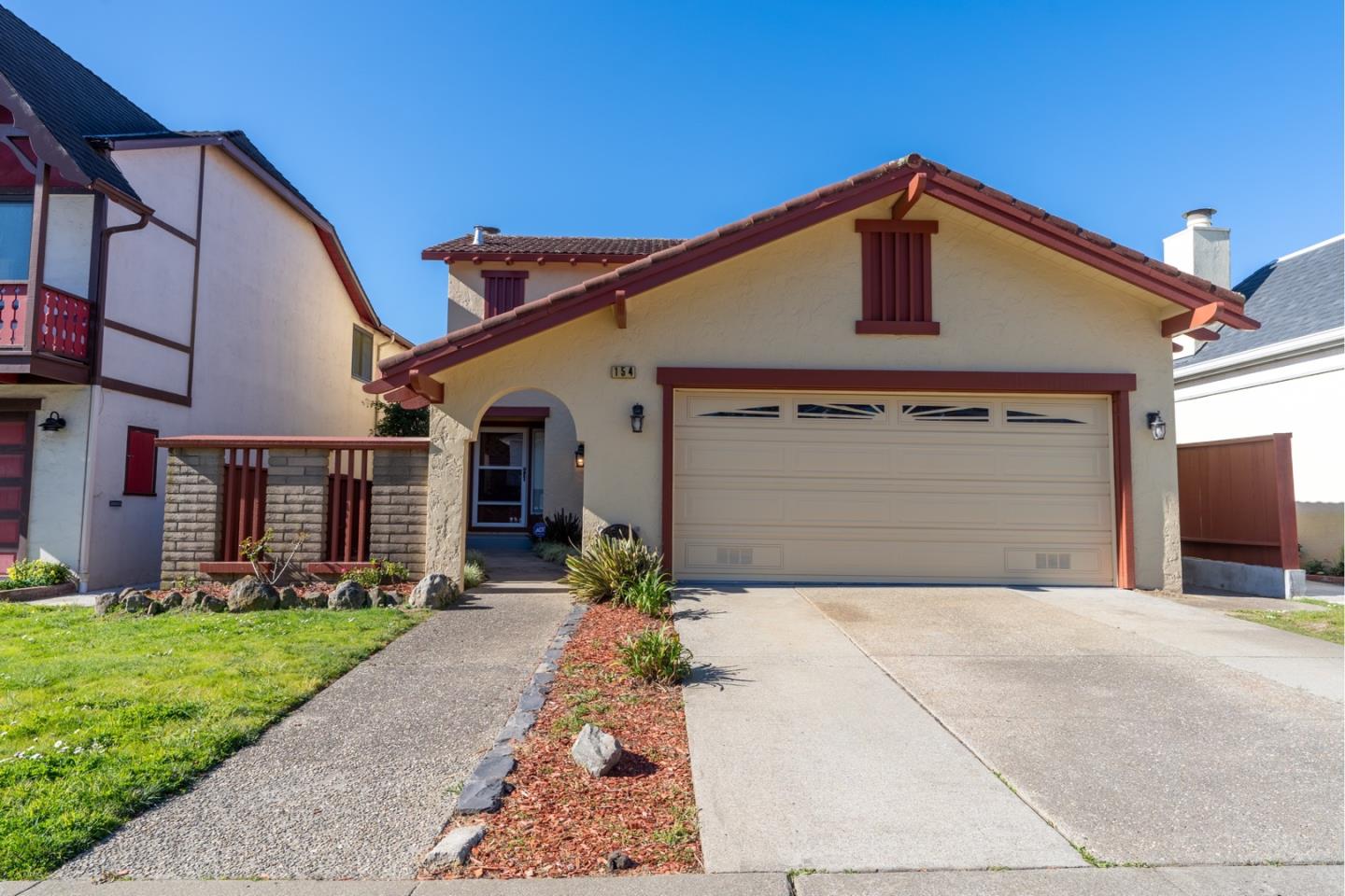 Detail Gallery Image 1 of 1 For 154 Eastridge Cir, Pacifica,  CA 94044 - 3 Beds | 2/1 Baths