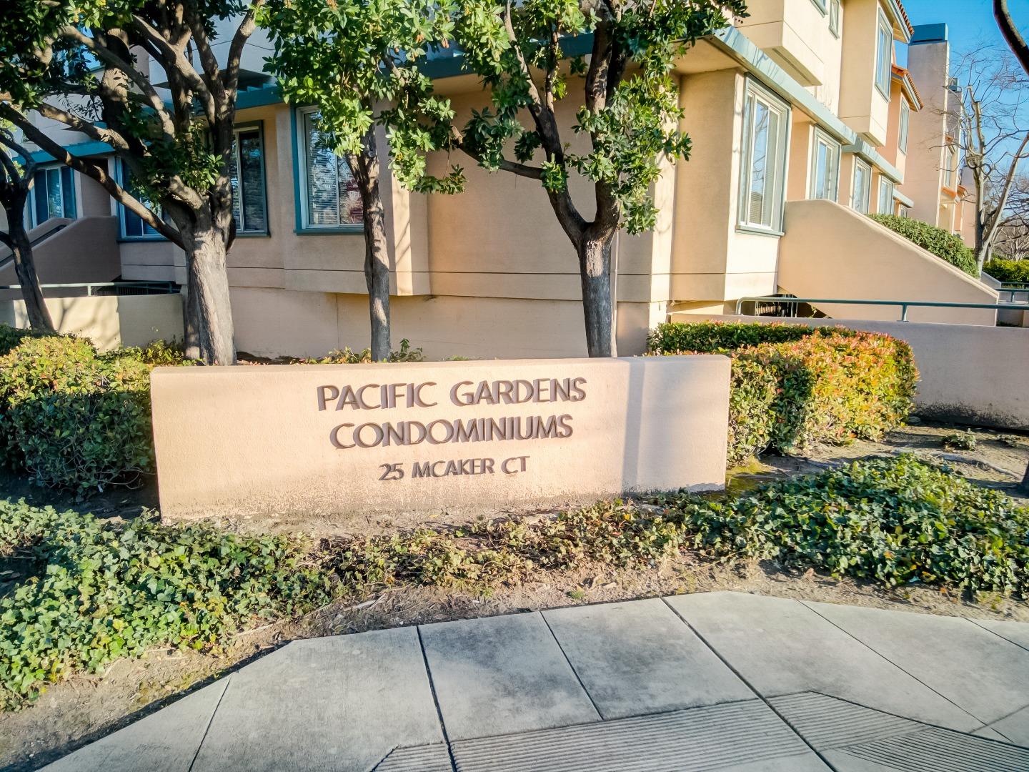 Detail Gallery Image 1 of 1 For 25 Mcaker Ct #136,  San Mateo,  CA 94403 - 3 Beds | 2/1 Baths