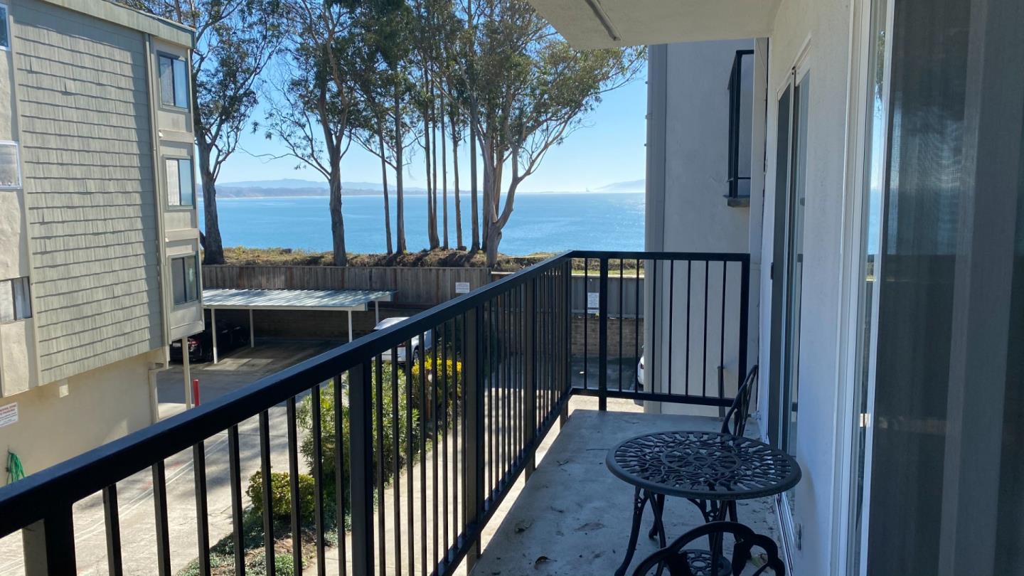 Detail Gallery Image 1 of 1 For 815 Balboa Ave #202,  Capitola,  CA 95010 - 2 Beds | 1/1 Baths