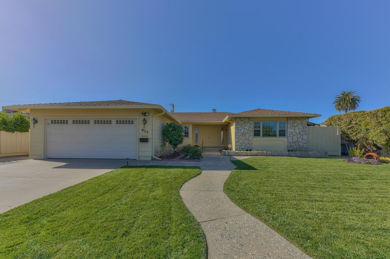 Detail Gallery Image 1 of 1 For 952 Sierra Madre Dr, Salinas,  CA 93901 - 3 Beds | 2 Baths