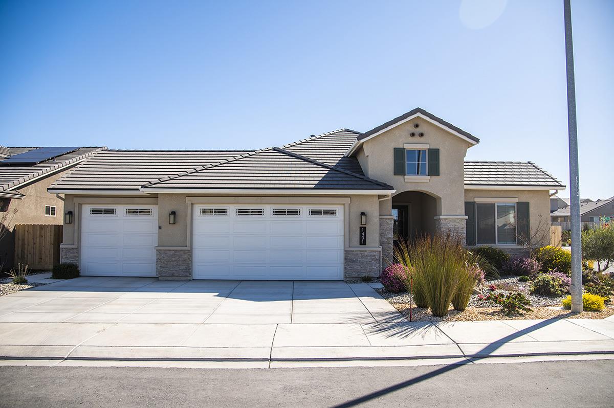Detail Gallery Image 1 of 1 For 1401 Azalea Ct, Hollister,  CA 95023 - 4 Beds | 2 Baths