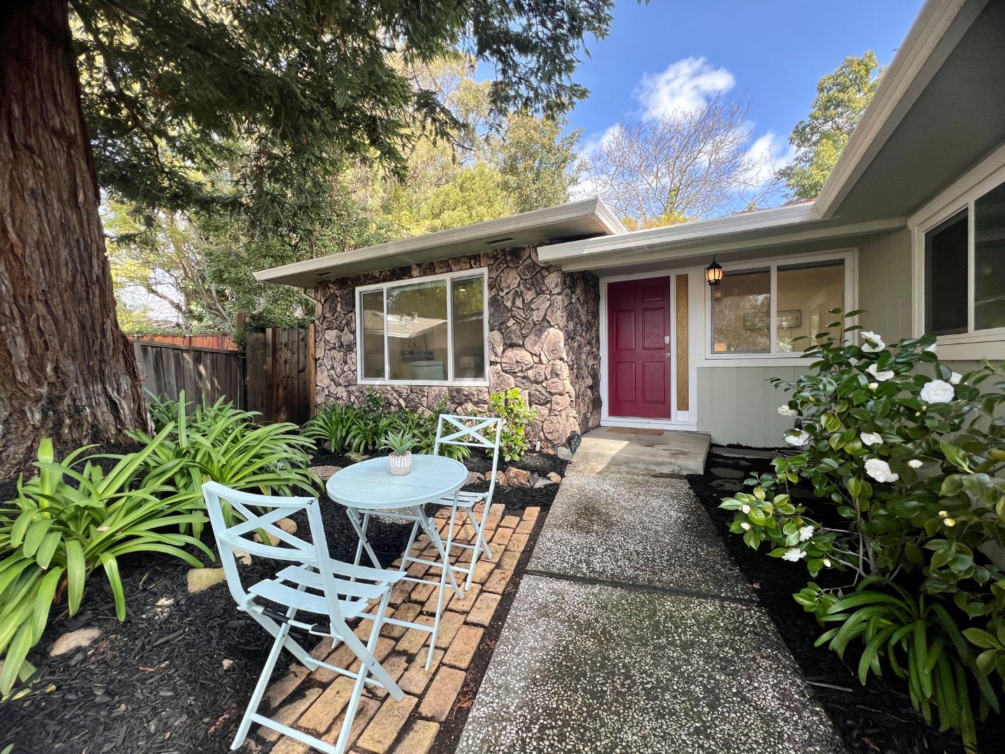 Detail Gallery Image 1 of 1 For 19403 Forest Pl, Castro Valley,  CA 94546 - 3 Beds | 2 Baths