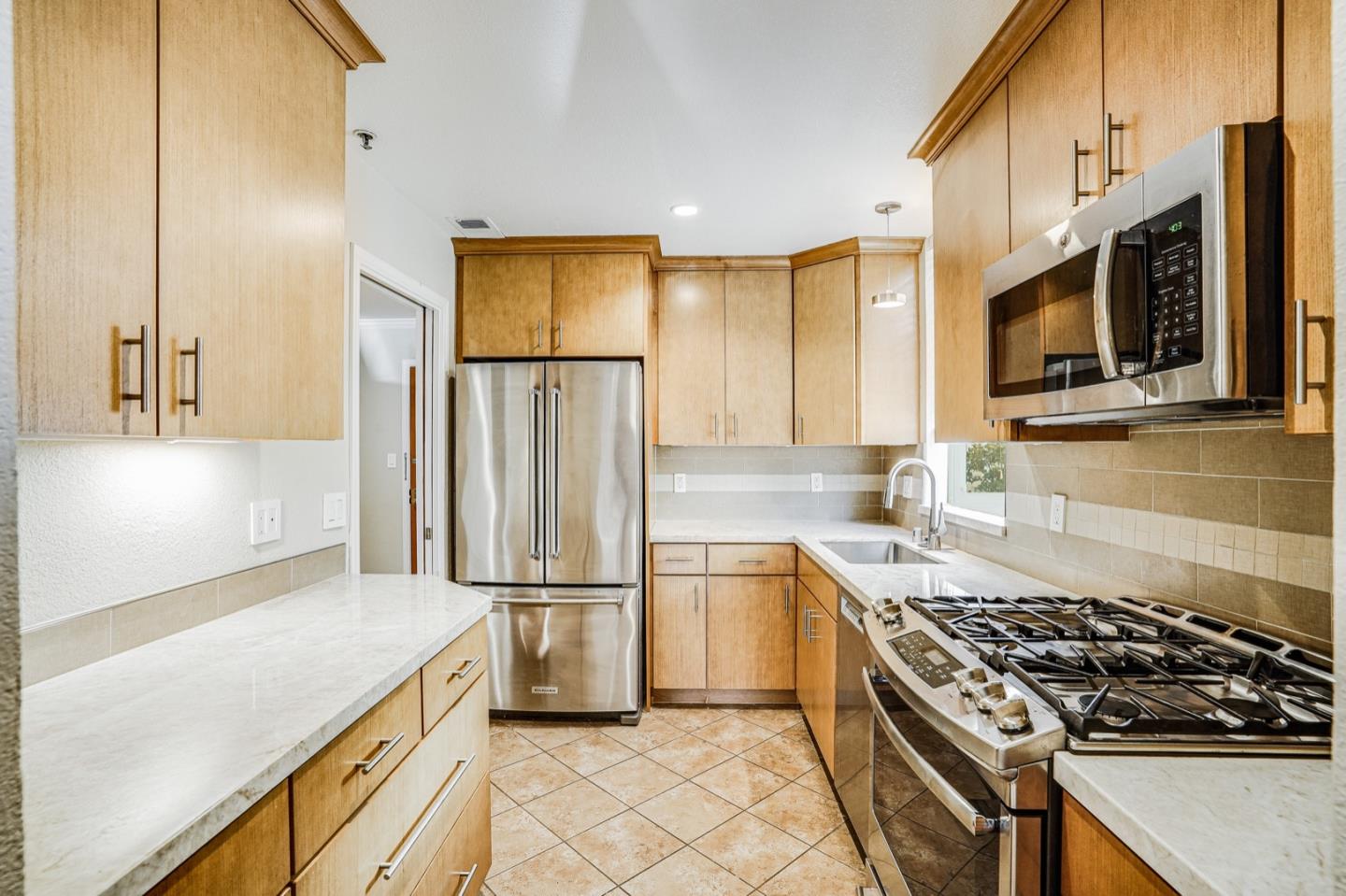 Detail Gallery Image 1 of 1 For 30 Lorton Ave #101,  Burlingame,  CA 94010 - 2 Beds | 2 Baths