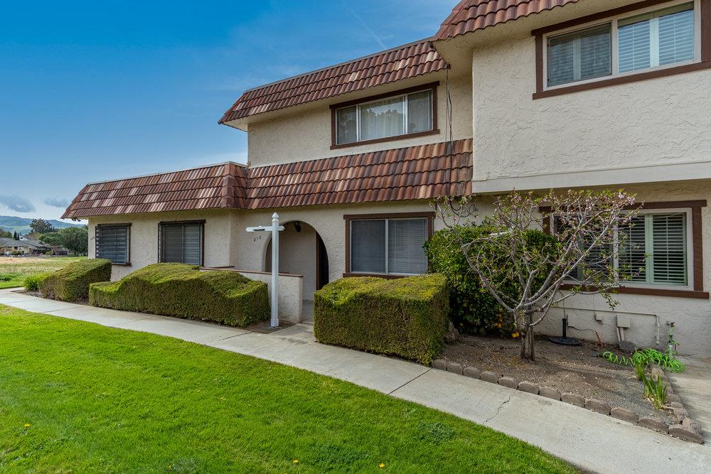 Detail Gallery Image 1 of 1 For 210 Villa Pacheco Ct, Hollister,  CA 95023 - 2 Beds | 2/1 Baths