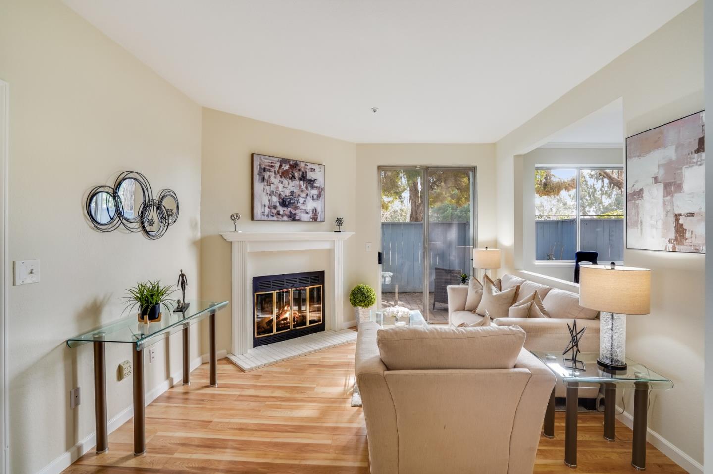 Detail Gallery Image 1 of 1 For 421 Cork Harbour Cir #C,  Redwood City,  CA 94065 - 1 Beds | 1 Baths