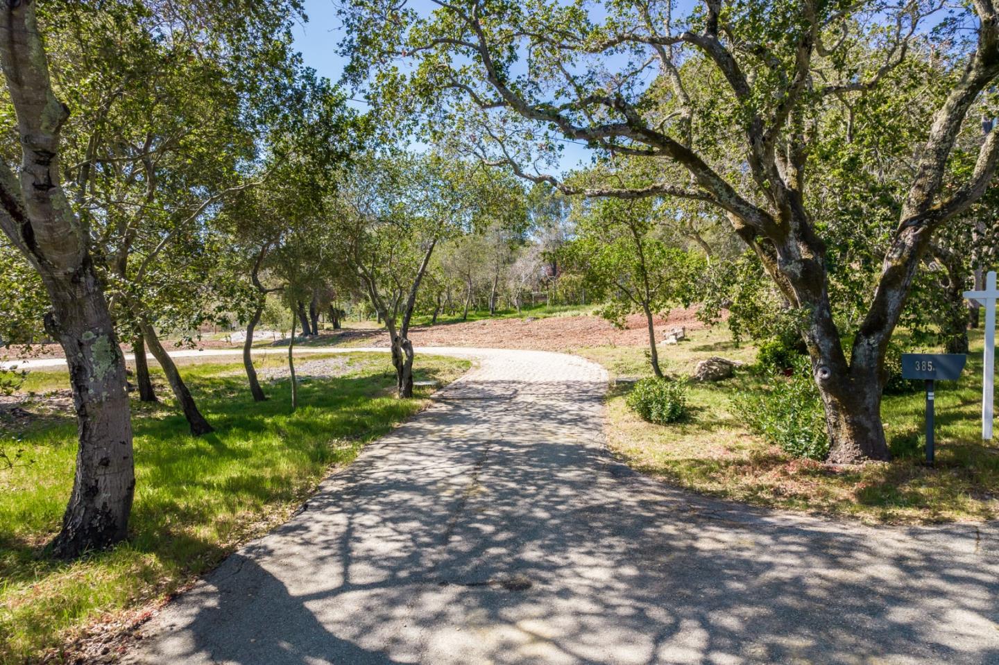 Photo of 385 Westridge Dr in Portola Valley, CA