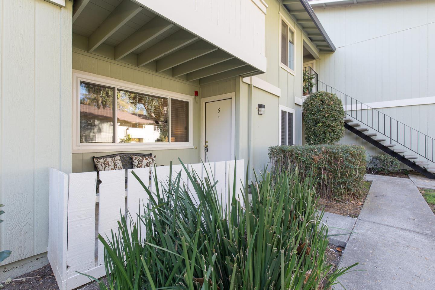Detail Gallery Image 1 of 1 For 264 N Whisman Rd #5,  Mountain View,  CA 94043 - 3 Beds | 2 Baths