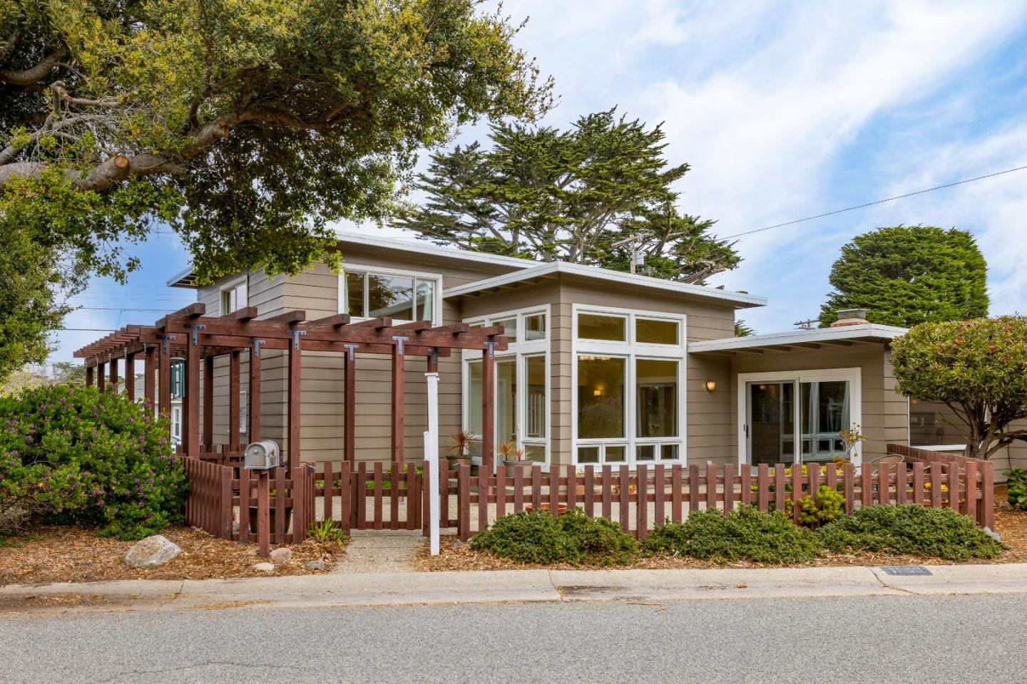 Detail Gallery Image 1 of 1 For 1060 Seapalm Ave, Pacific Grove,  CA 93950 - 3 Beds | 2 Baths