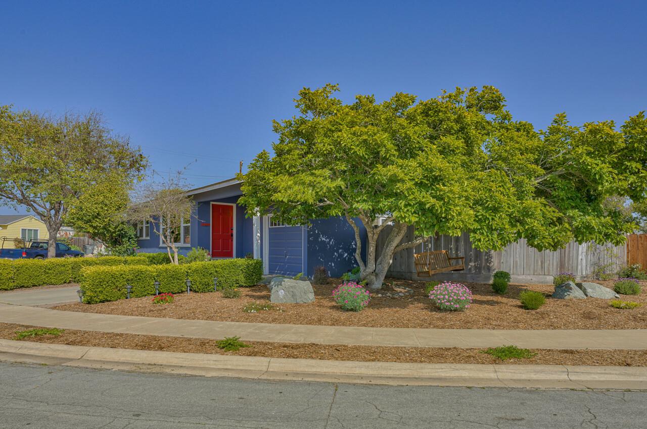 Detail Gallery Image 1 of 20 For 4 Grove St, Salinas,  CA 93901 - 2 Beds | 1 Baths