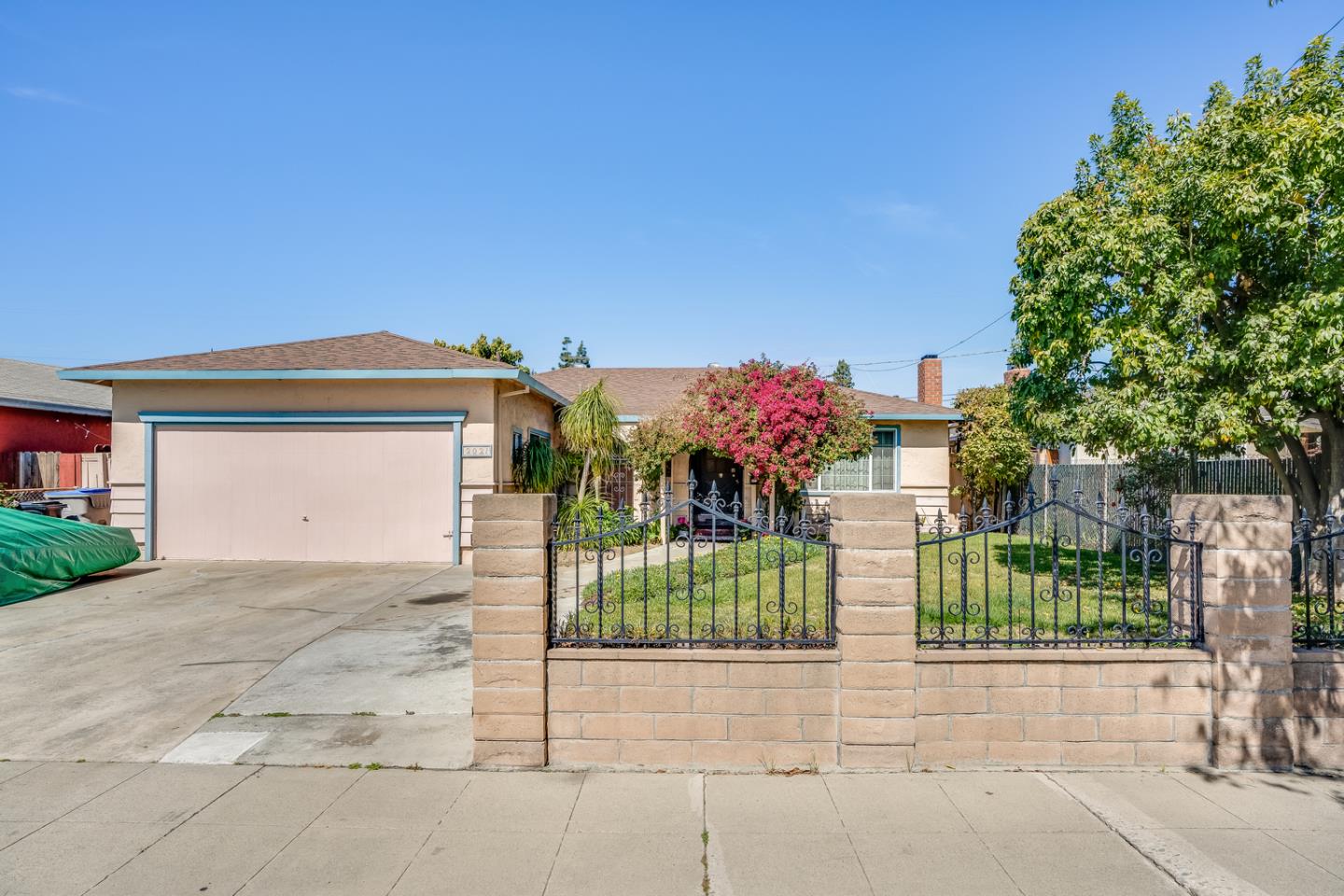 Detail Gallery Image 1 of 1 For 2021 Pacina Dr, San Jose,  CA 95116 - 3 Beds | 2 Baths