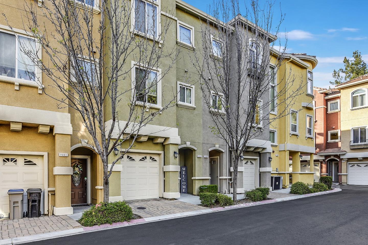 Detail Gallery Image 1 of 1 For 3239 Amidy Garden Way, San Jose,  CA 95136 - 2 Beds | 2/1 Baths