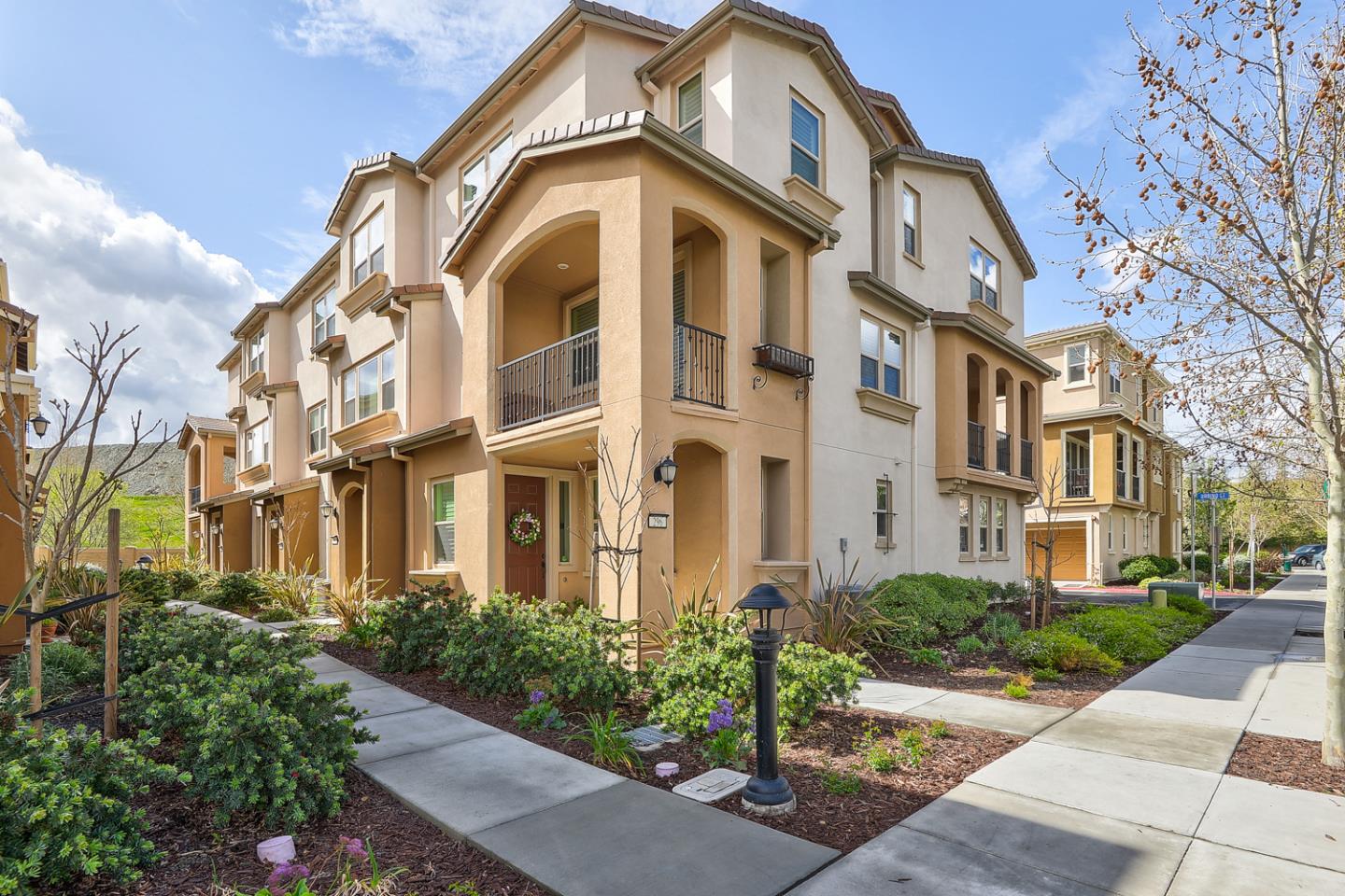 Detail Gallery Image 1 of 1 For 296 Esfahan Ct, San Jose,  CA 95111 - 4 Beds | 3/1 Baths