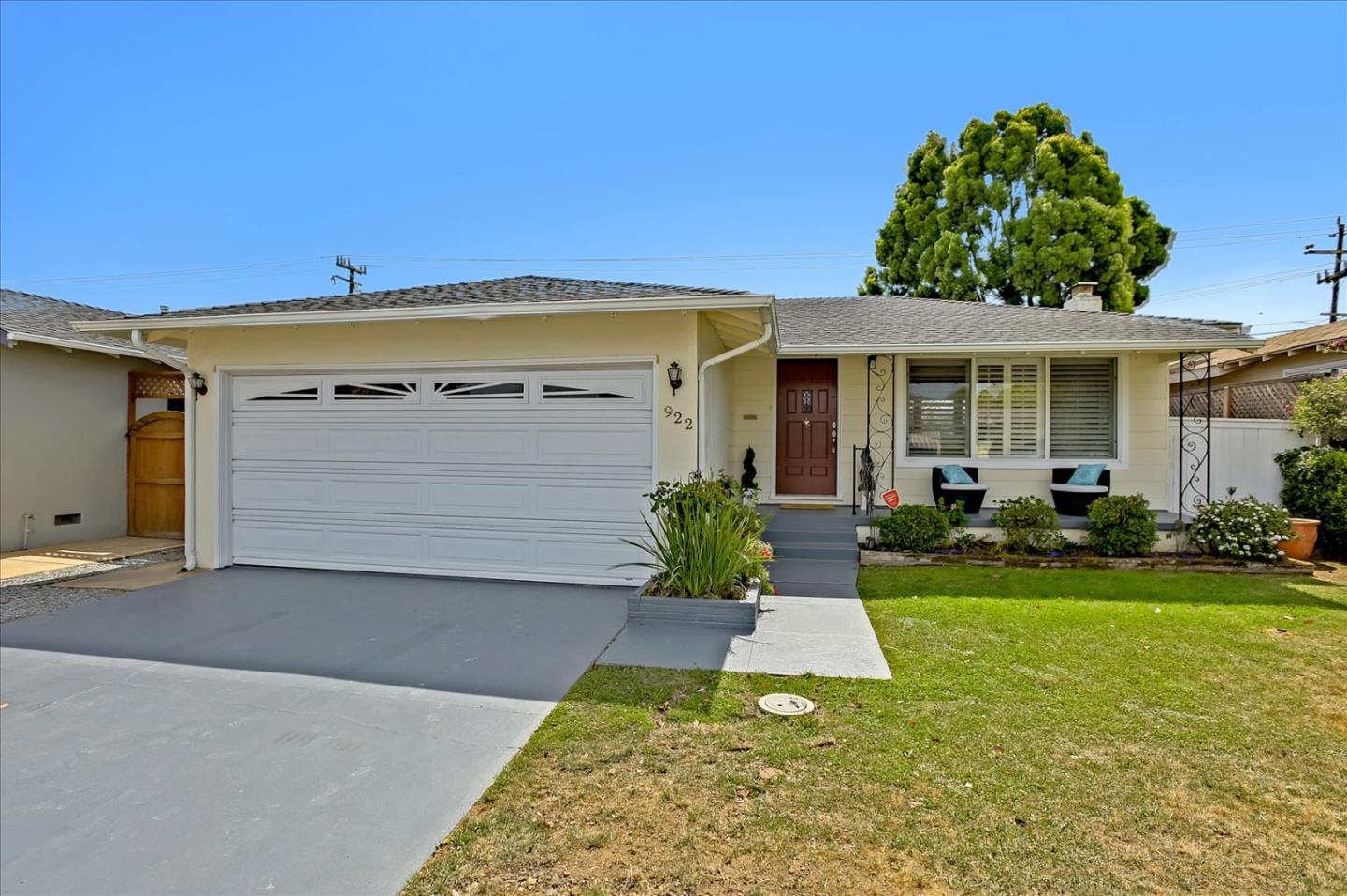 922 Fiesta Dr, San Mateo, CA 94403