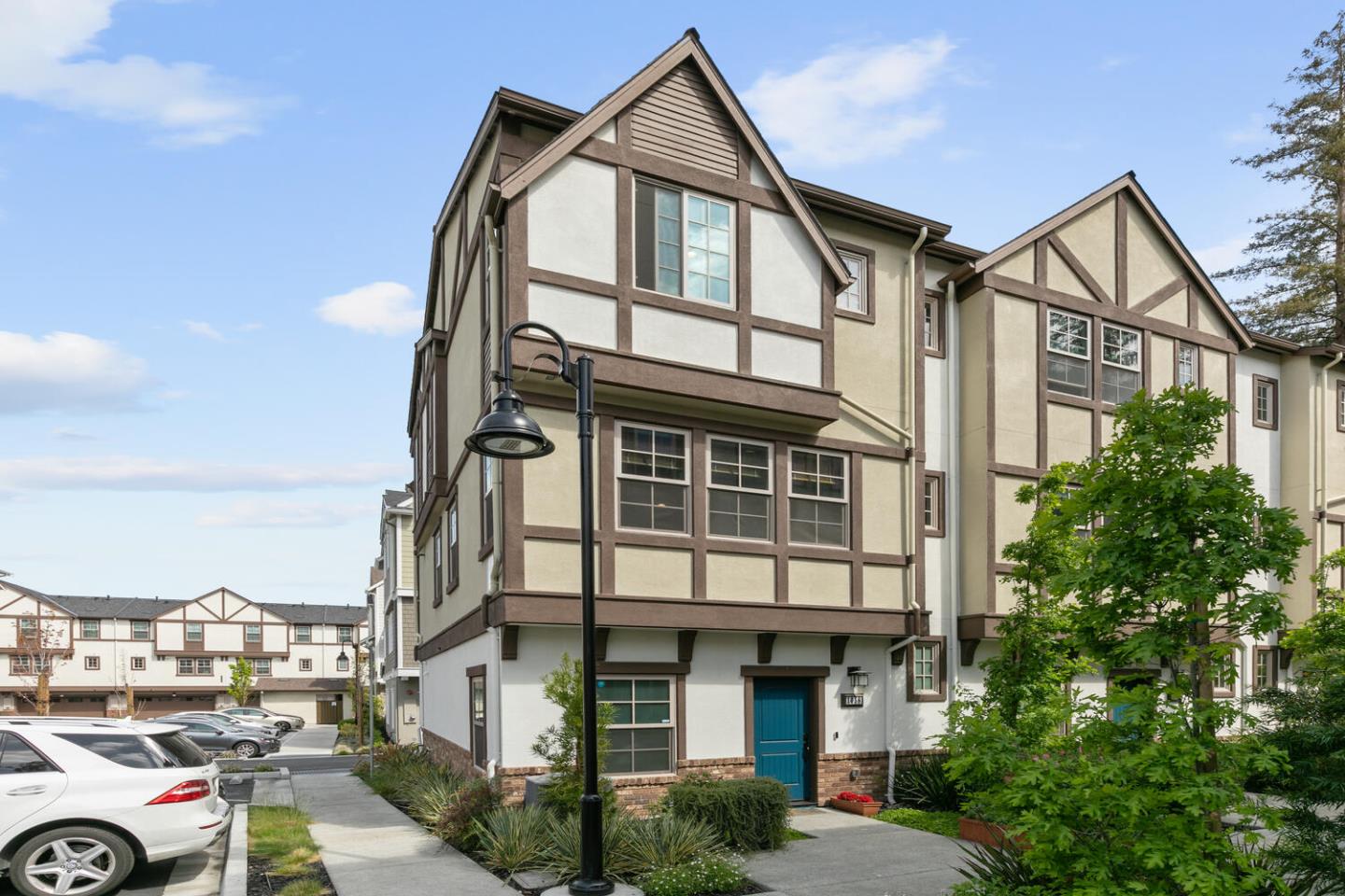 CLASSICS AT LAWRENCE STATION Townhomes For Sale in SUNNYVALE San Jose