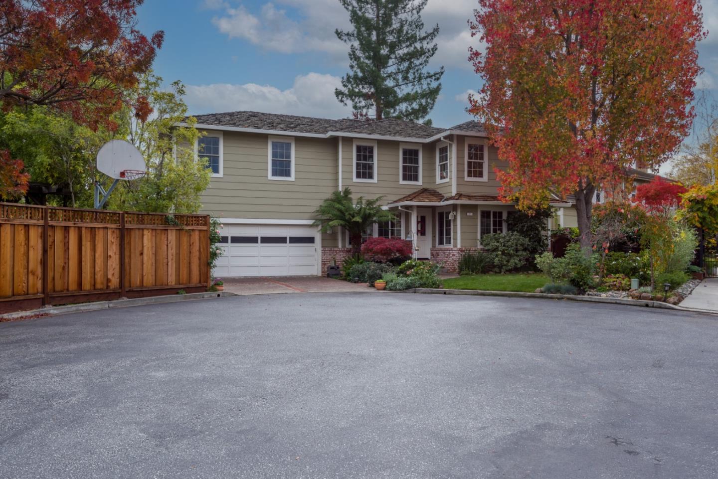 Detail Gallery Image 1 of 1 For 2 Colonial Pl, Redwood City,  CA 94061 - 4 Beds | 2/1 Baths