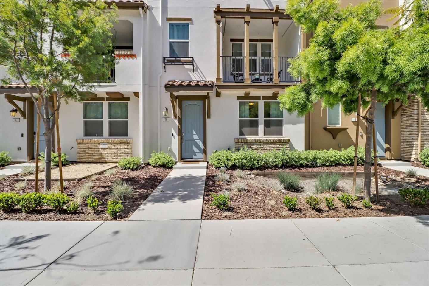 Detail Gallery Image 1 of 1 For 97 Montecito Vista Dr #6,  San Jose,  CA 95111 - 3 Beds | 3/1 Baths