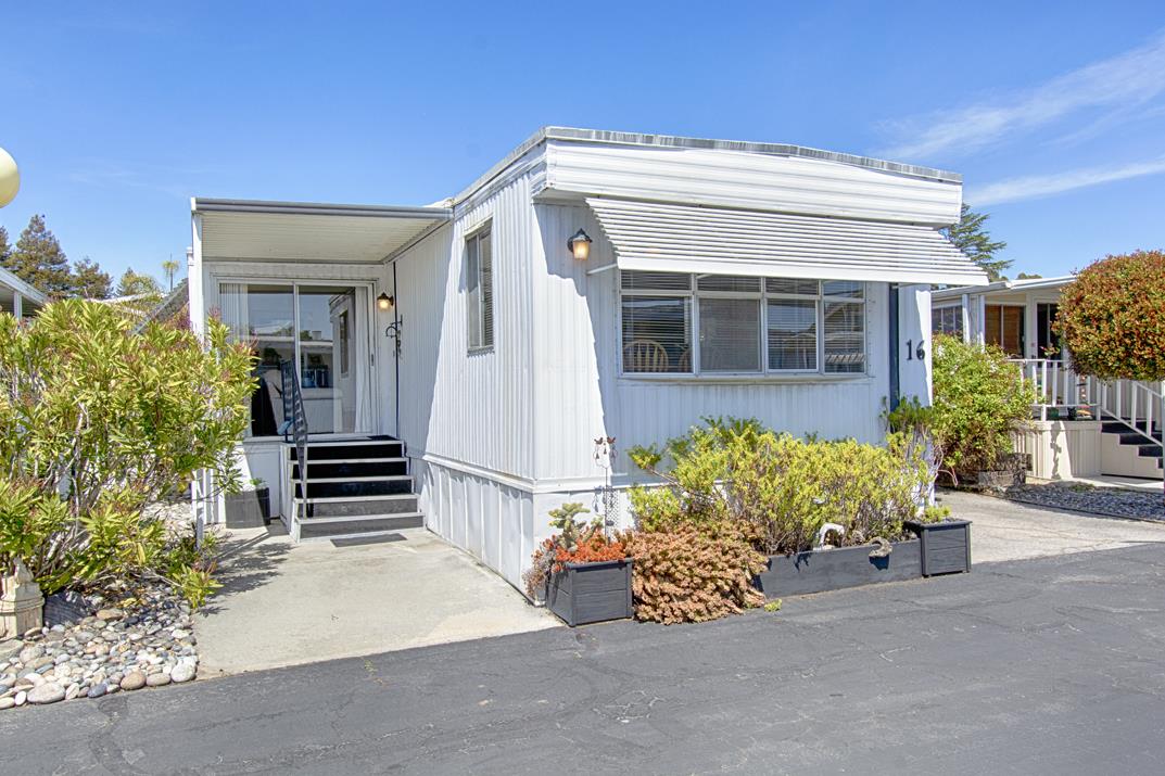 Detail Gallery Image 1 of 15 For 4425 Clares St #16,  Capitola,  CA 95010 - 2 Beds | 1 Baths