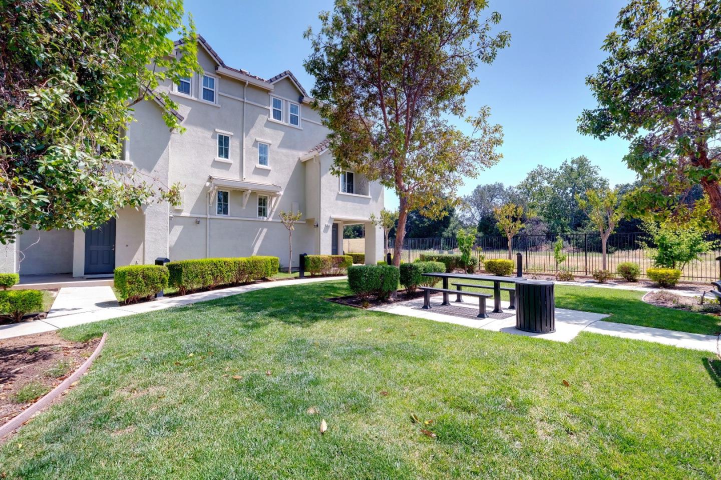 Detail Gallery Image 1 of 1 For 2610 Riparian Ct, San Jose,  CA 95133 - 2 Beds | 2/1 Baths