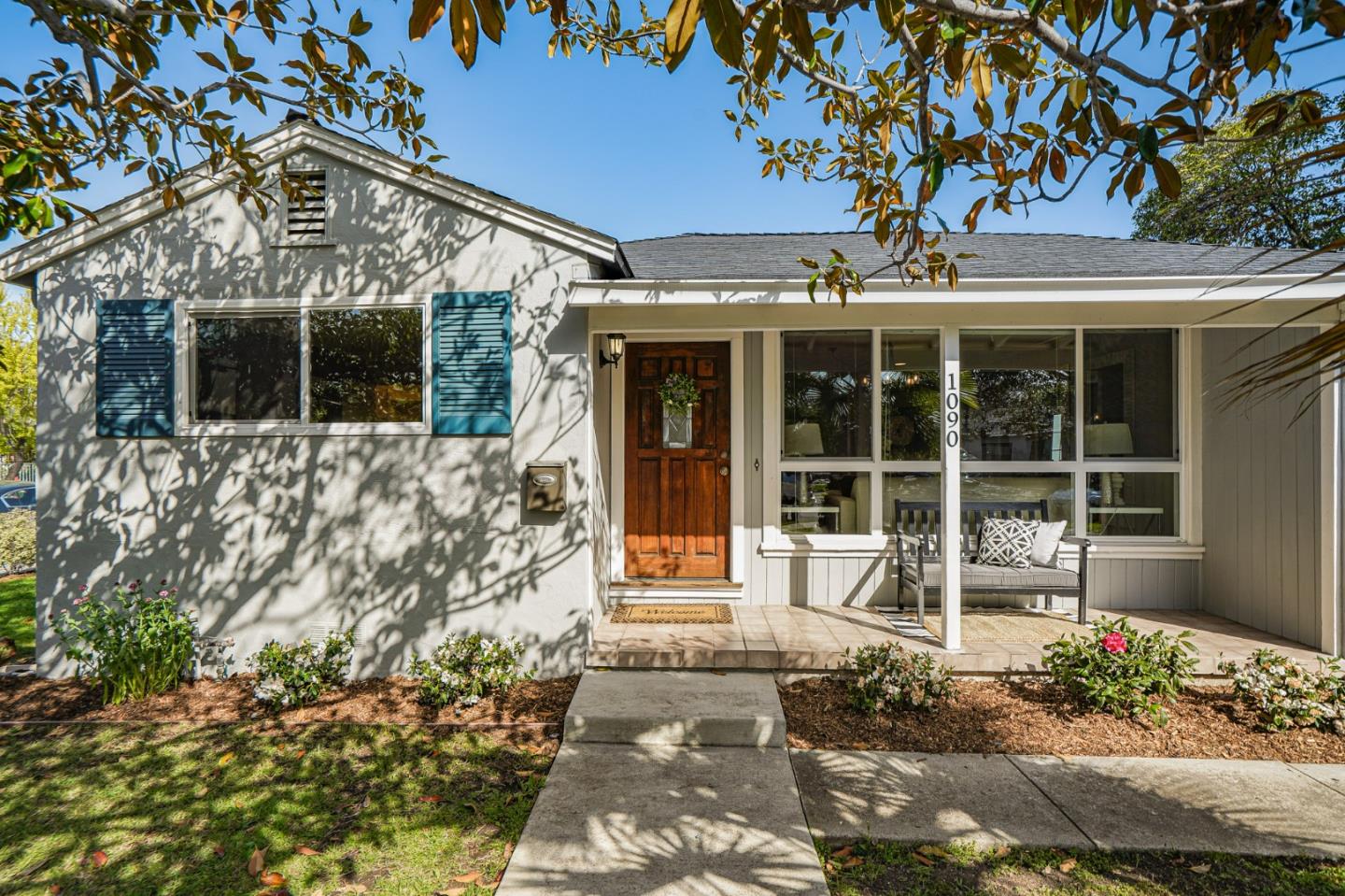 Detail Gallery Image 1 of 1 For 1090 8th Ave, Redwood City,  CA 94063 - 3 Beds | 2 Baths