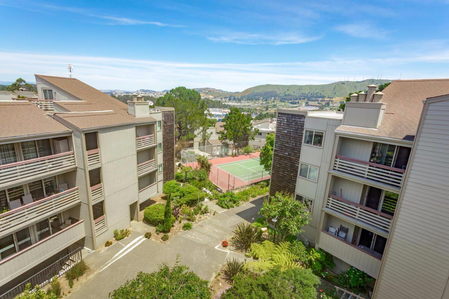 Detail Gallery Image 1 of 1 For 303 Philip Dr #304,  Daly City,  CA 94015 - 3 Beds | 2 Baths