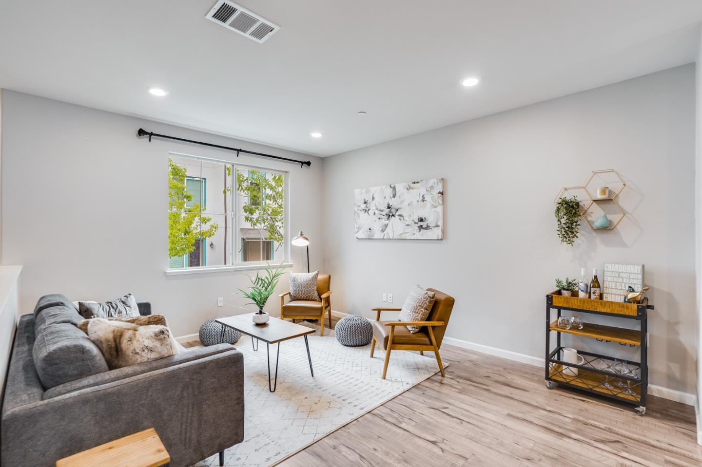 Detail Gallery Image 1 of 1 For 186 William Manly St #5,  San Jose,  CA 95136 - 4 Beds | 3/1 Baths