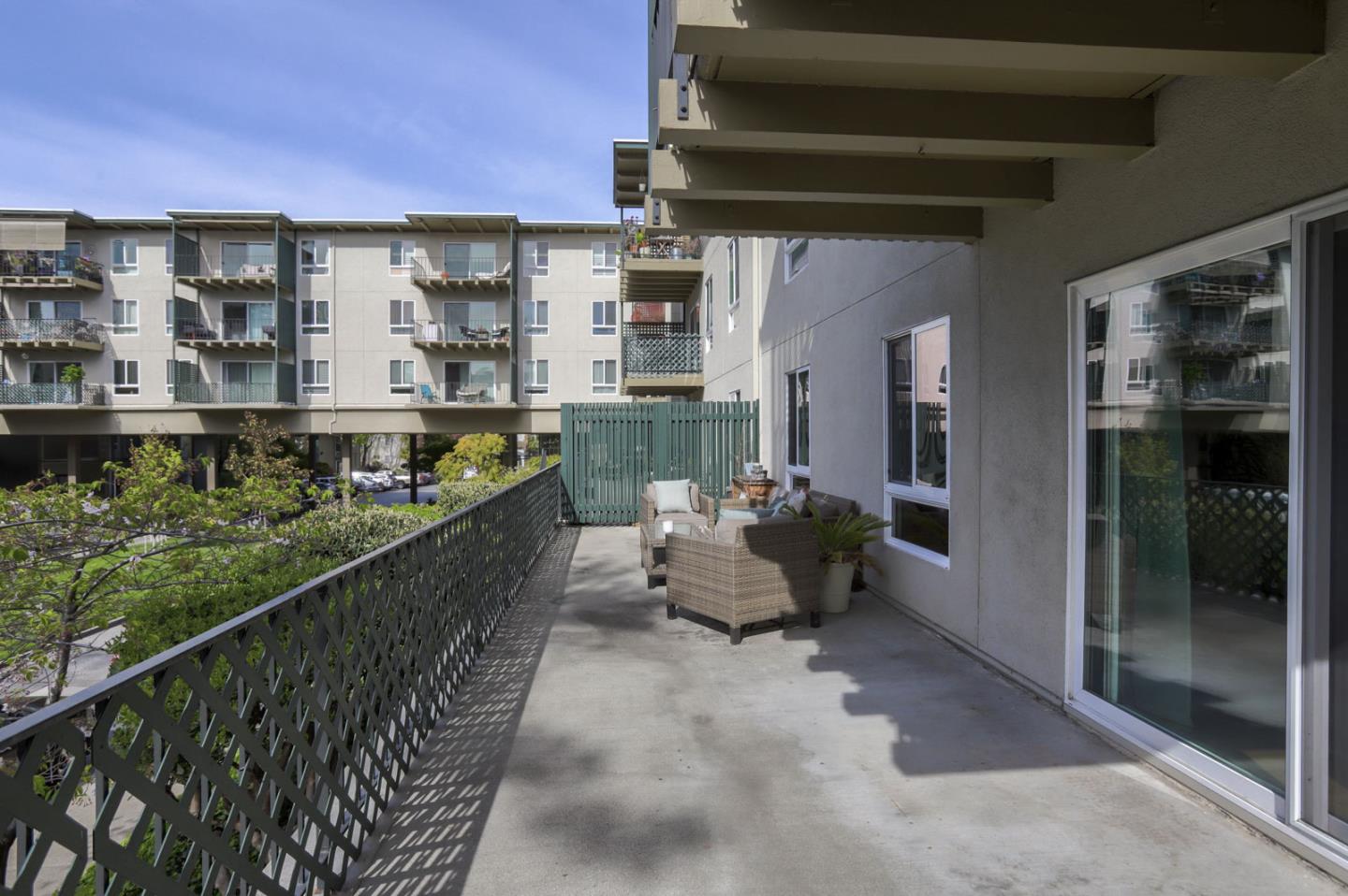 Detail Gallery Image 1 of 1 For 817 N Humboldt St #214,  San Mateo,  CA 94401 - 2 Beds | 1 Baths