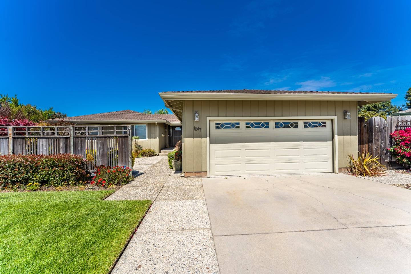 Detail Gallery Image 1 of 1 For 1247 Pasatiempo Way, Salinas,  CA 93901 - 4 Beds | 2/1 Baths