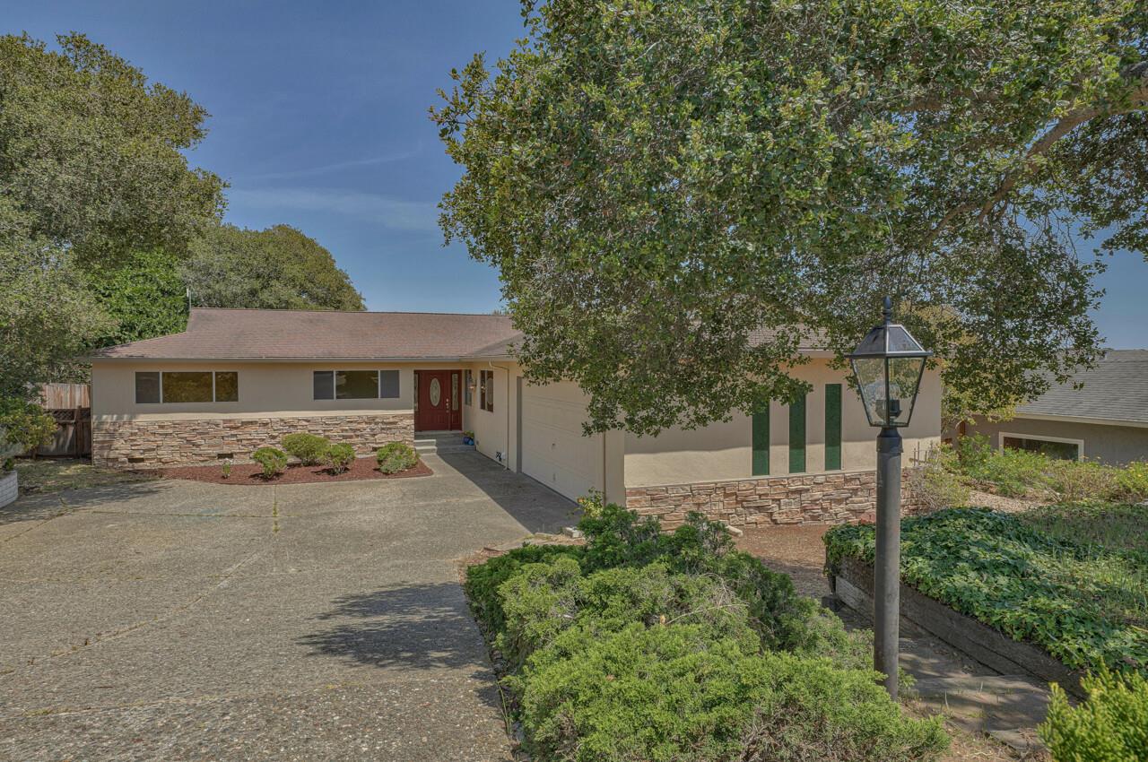 Detail Gallery Image 1 of 1 For 9423 Willow Oak Rd, Salinas,  CA 93907 - 3 Beds | 2 Baths