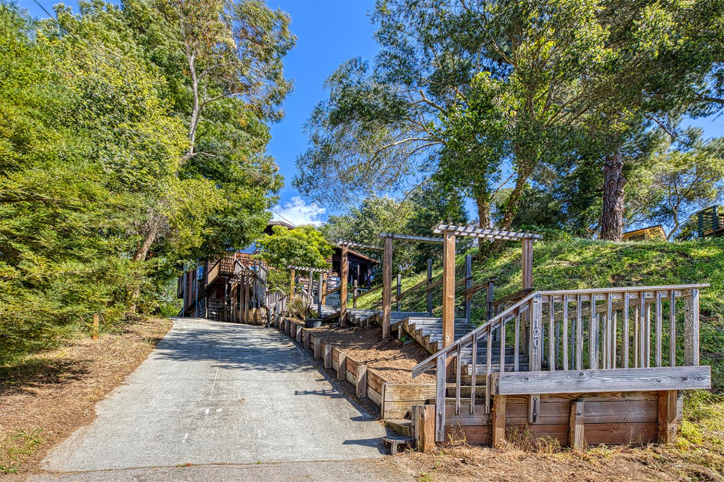 Detail Gallery Image 1 of 27 For 120 Linda Ct, Aptos,  CA 95003 - 3 Beds | 2/1 Baths