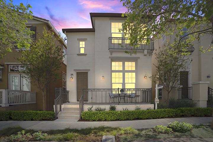 Detail Gallery Image 1 of 1 For 2386 Azevedo Pkwy, San Jose,  CA 95125 - 2 Beds | 2/1 Baths