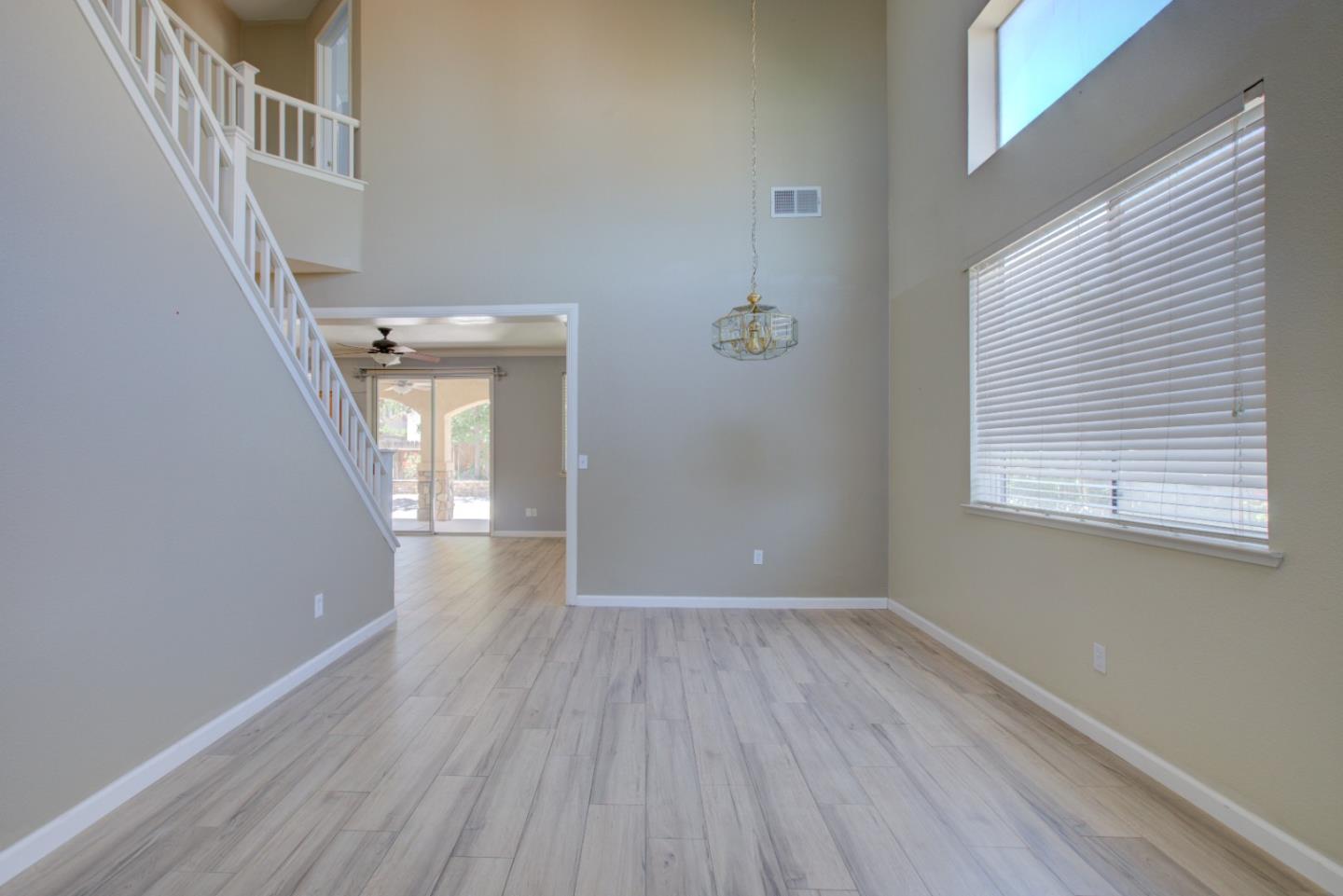 Detail Gallery Image 5 of 59 For 4553 Morning Brook Ln, Tracy,  CA 95377 - 4 Beds | 3 Baths