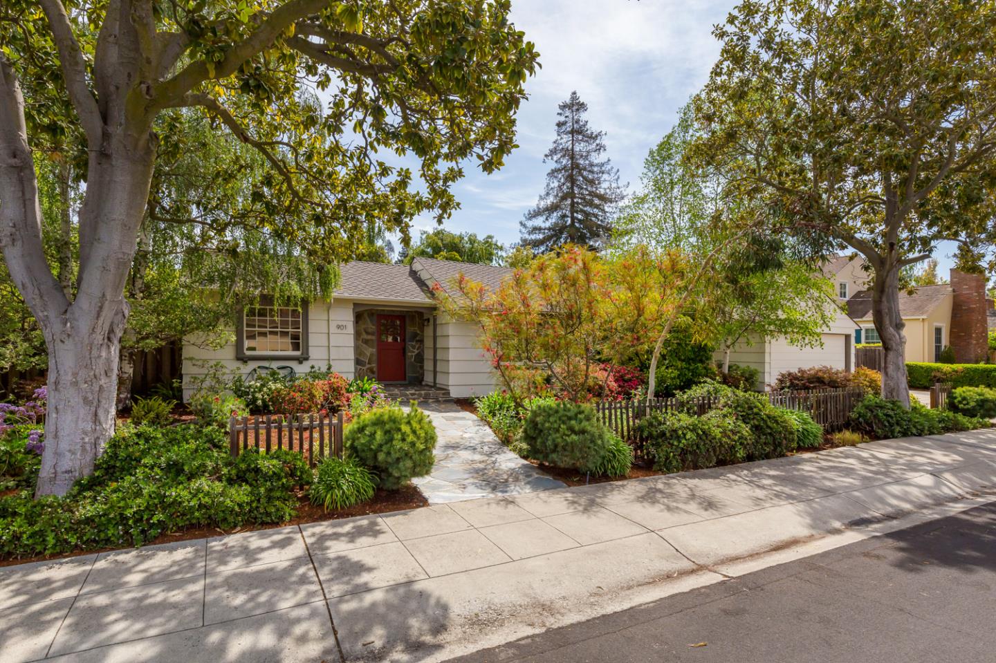 Detail Gallery Image 1 of 1 For 901 Hutchinson Ave, Palo Alto,  CA 94301 - 3 Beds | 2 Baths