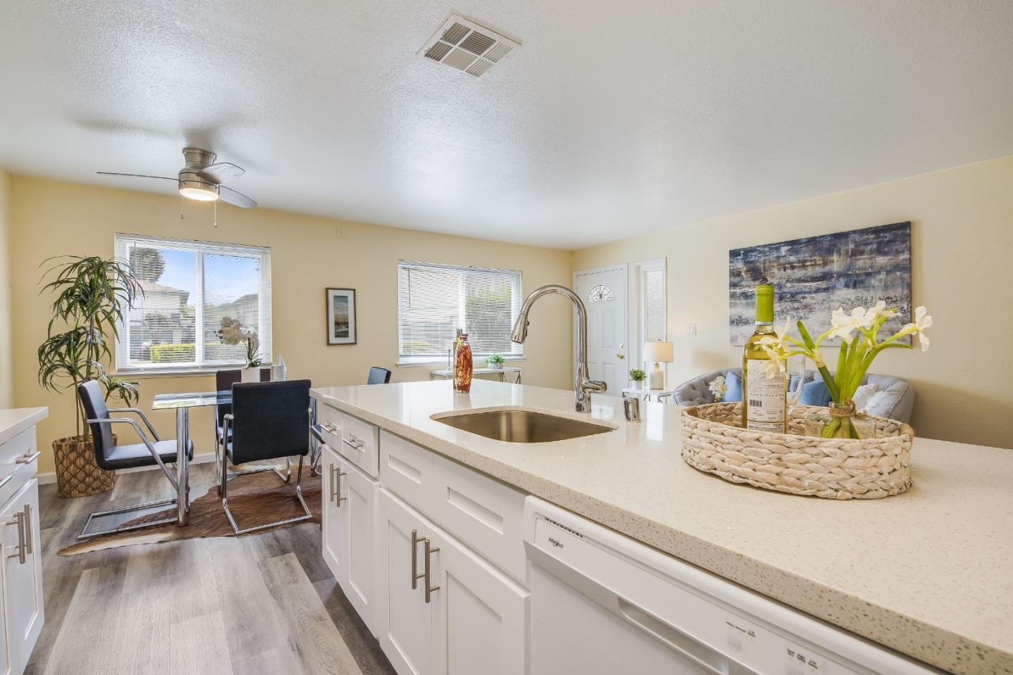 Detail Gallery Image 1 of 1 For 5528 Tyhurst Ct #3,  San Jose,  CA 95123 - 2 Beds | 1 Baths