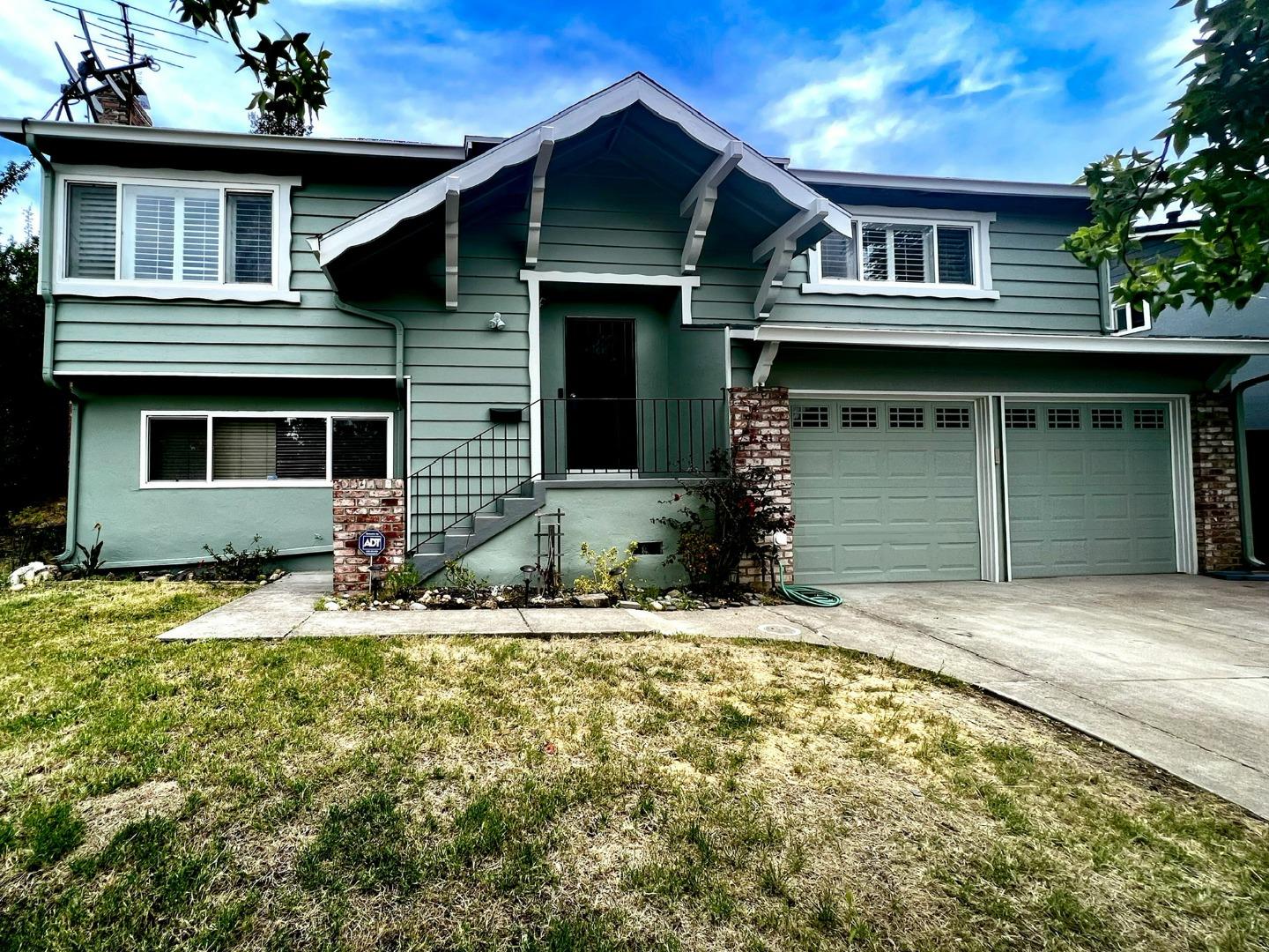 Photo of 30588 Treeview St in Hayward, CA