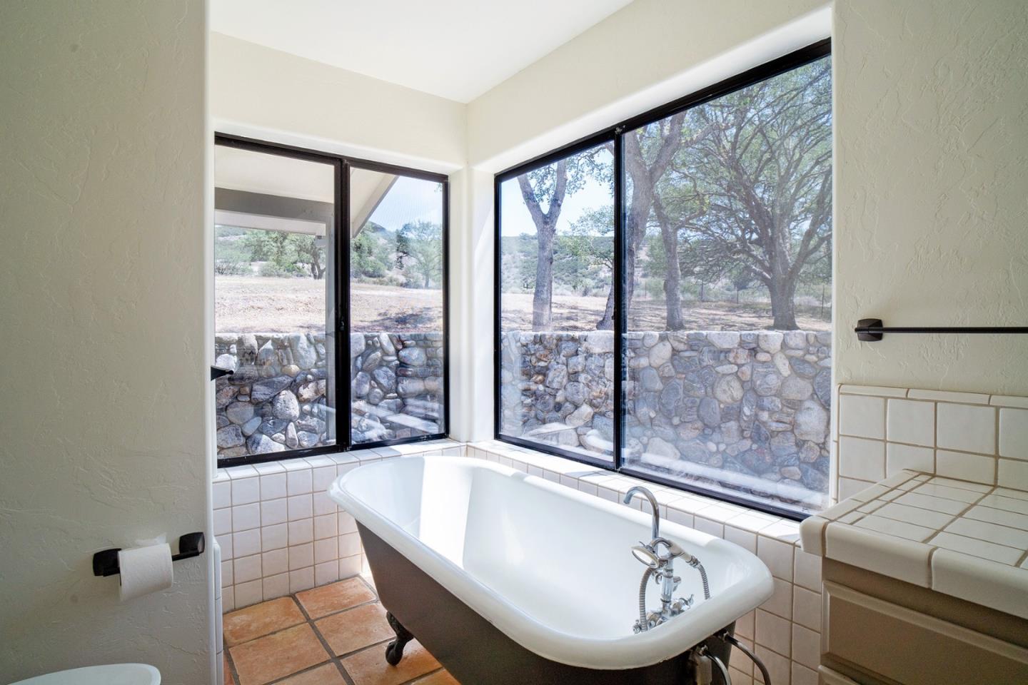Detail Gallery Image 20 of 37 For 45251 Carmel Valley Rd, Greenfield,  CA 93927 - 3 Beds | 2 Baths