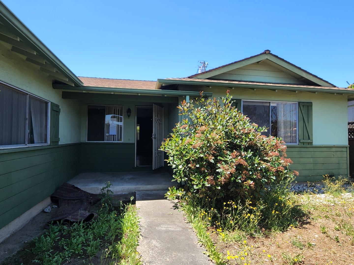 Detail Gallery Image 1 of 1 For 3689 Meridian Ave, San Jose,  CA 95124 - 3 Beds | 2 Baths