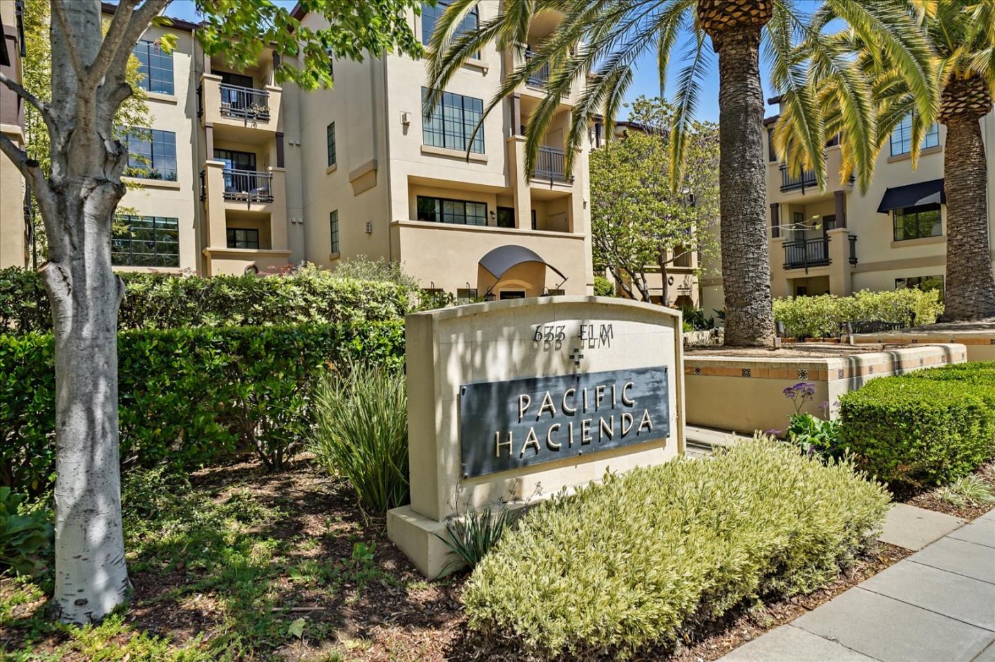 Detail Gallery Image 1 of 9 For 633 Elm St #319,  San Carlos,  CA 94070 - 2 Beds | 2 Baths