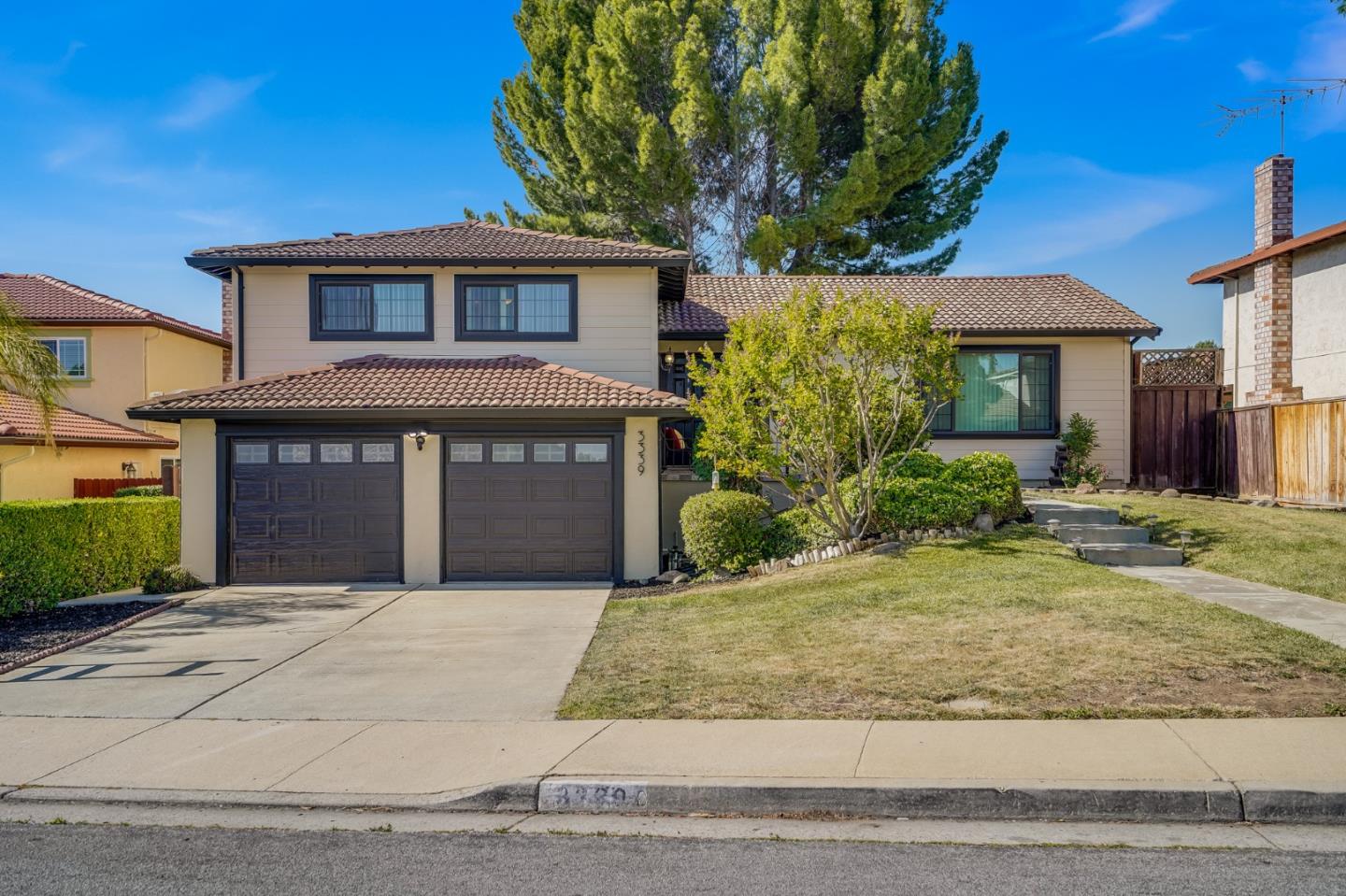 Detail Gallery Image 1 of 1 For 3339 Quesada Dr, San Jose,  CA 95148 - 3 Beds | 2/1 Baths