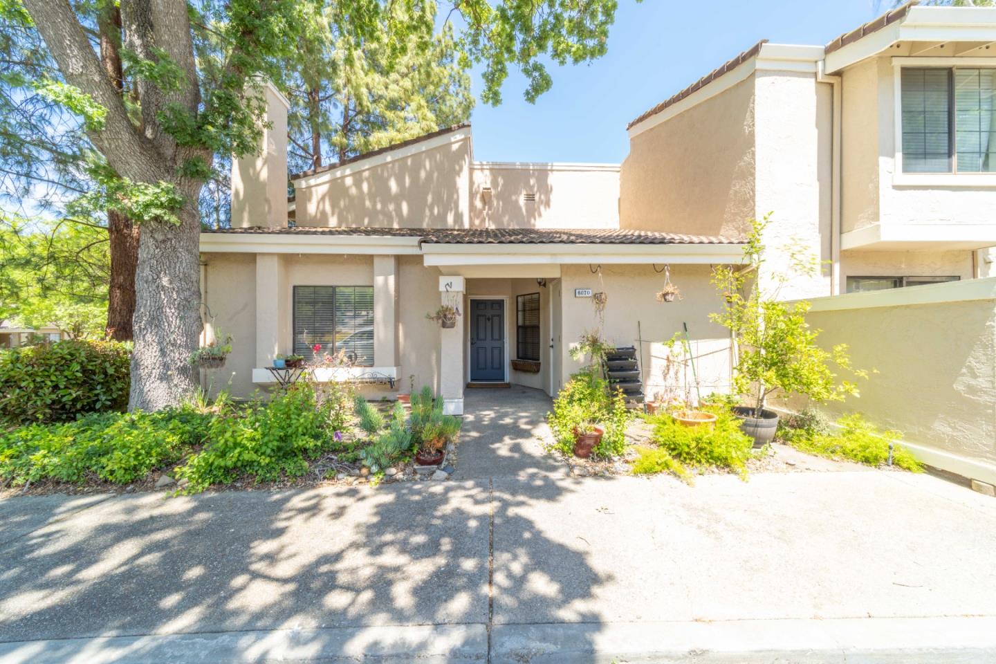 Detail Gallery Image 1 of 1 For 607 Palomino Dr #D,  Pleasanton,  CA 94566 - 2 Beds | 2 Baths