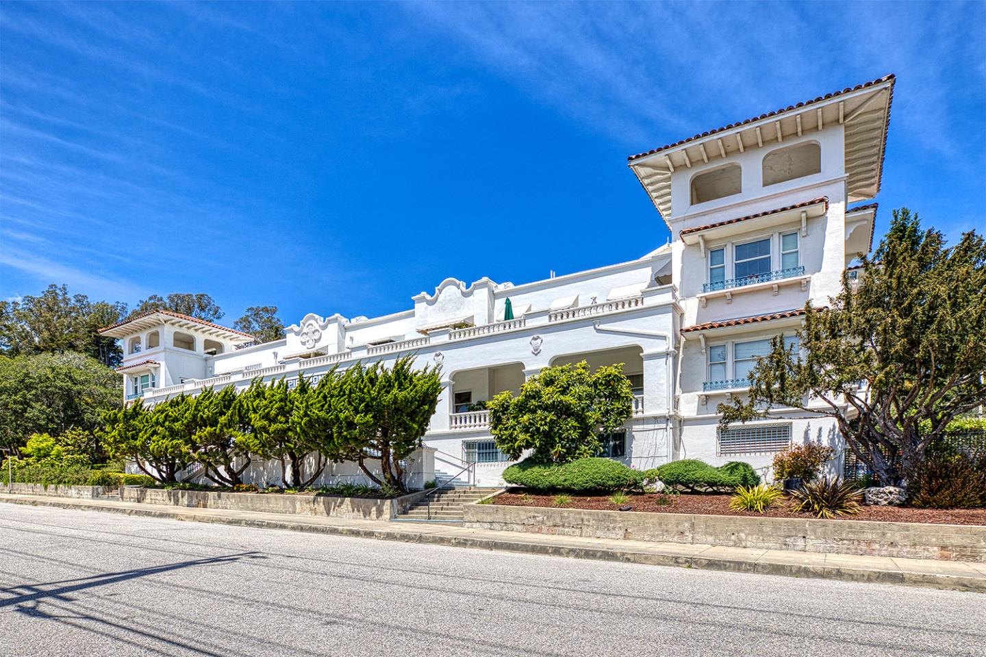 Detail Gallery Image 1 of 1 For 260 High St #107,  Santa Cruz,  CA 95060 - 1 Beds | 1 Baths