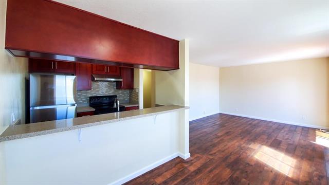 Detail Gallery Image 1 of 9 For 220 N N. Parkview #4,  Daly City,  CA 94014 - 2 Beds | 1 Baths